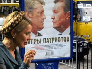 Ющенко опасается, что «политика пустых кресел» проводится Тимошенко в угоду Партии Регионов. По заверению экспертов опасается напрасно