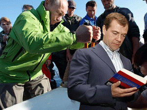 Оказывается, спустя два года после начала президентского срока демшизоидное утверждение, что «Медведев – не главный», не утратило своей актуальности