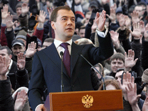 Дмитрий Медведев со своей версией модернизации впал в соблазн: он пытается сразу перейти к гражданскому обществу, минуя стадию нации
