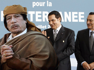 В отличие от Муаммара Каддафи, Хосни Мубарак и Зин Эль-Абидин бин Али продолжили до конца слепо следовать указаниям МВФ и Всемирного Банка
