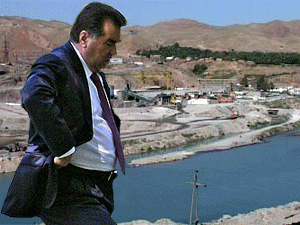 Заподозрив, что Россия не будет помогать Таджикистану строить Рогунскую ГЭС, Эмомали Рахмон решил обидеться