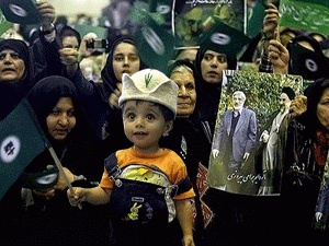 Важная черта Мусави - это его символические жесты и специфика работы на женский электорат