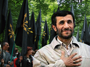 «Махмуд Ахмадинежад, который уже много лет добивается членства в ШОС, прибыл на саммит блока в Екатеринбург, чтобы привести Россию к ответу»