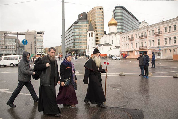 Предстоятель Русской православной старообрядческой церкви Митрополит Корнилий принял 9 мая 2017 года в акции Бессмертный полк  в Москве